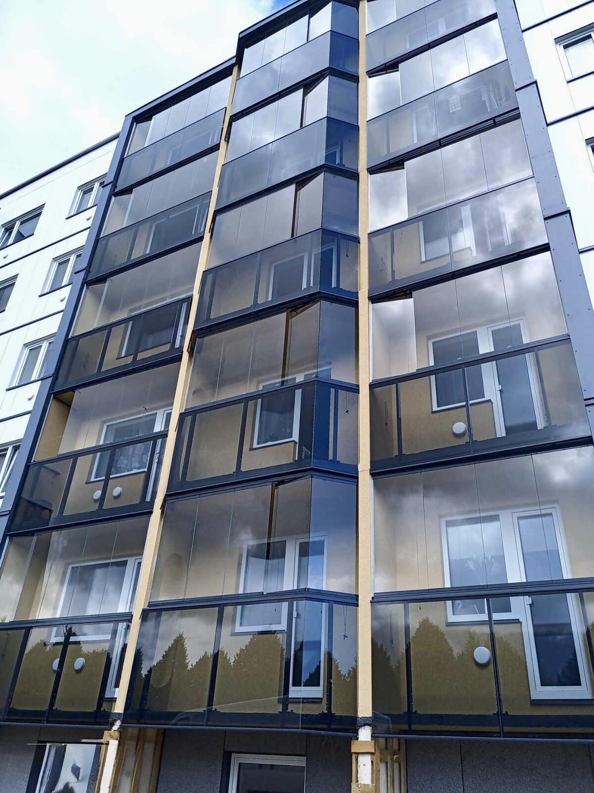 Trapets rõduklaasid ja piirded