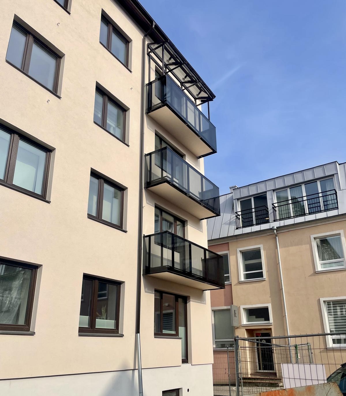 Klaasrõdupiire ja katused, Pärnu