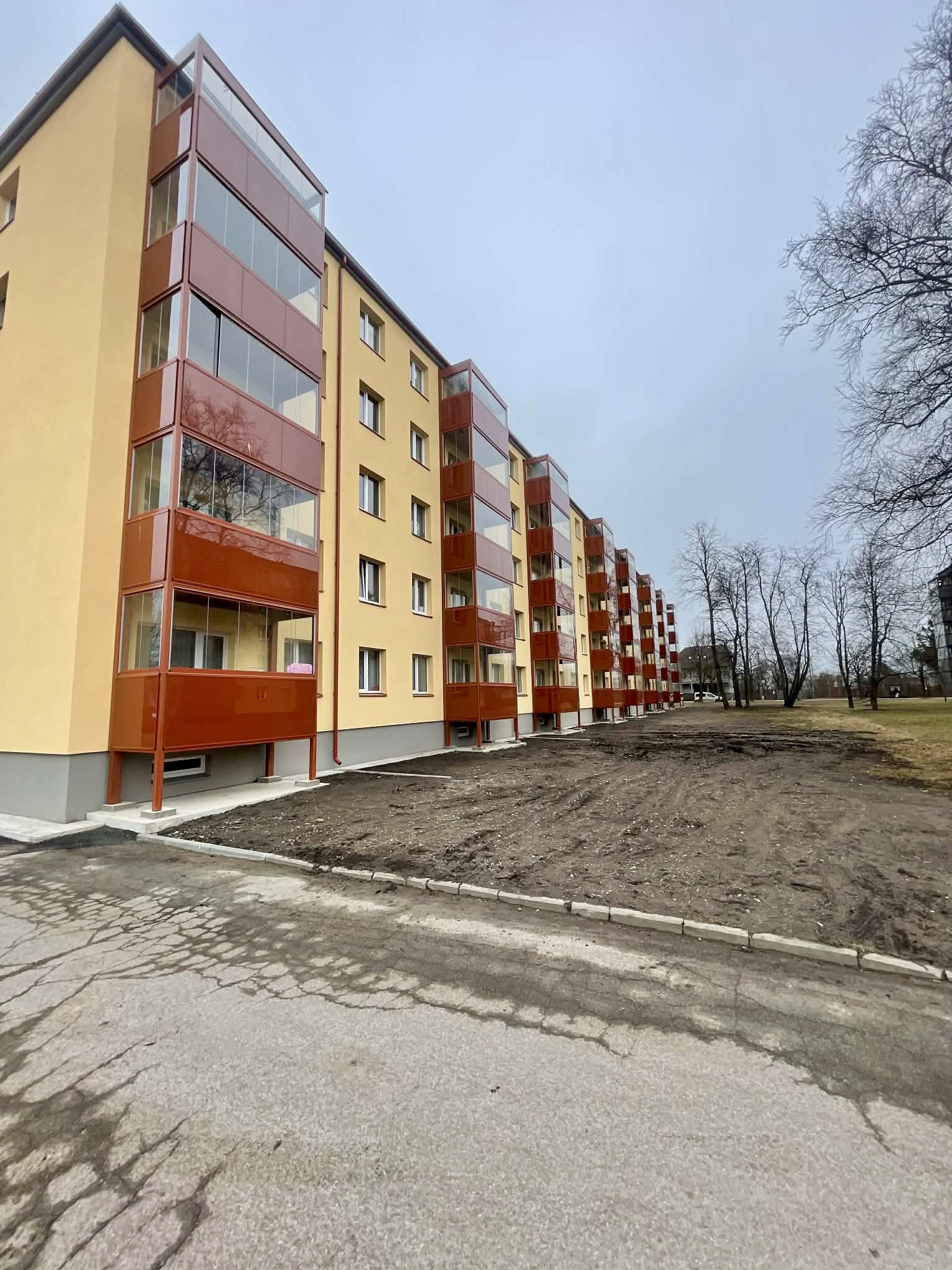 Klaasrõdupiire ja rõduklaasid terasraamile, Tallinn