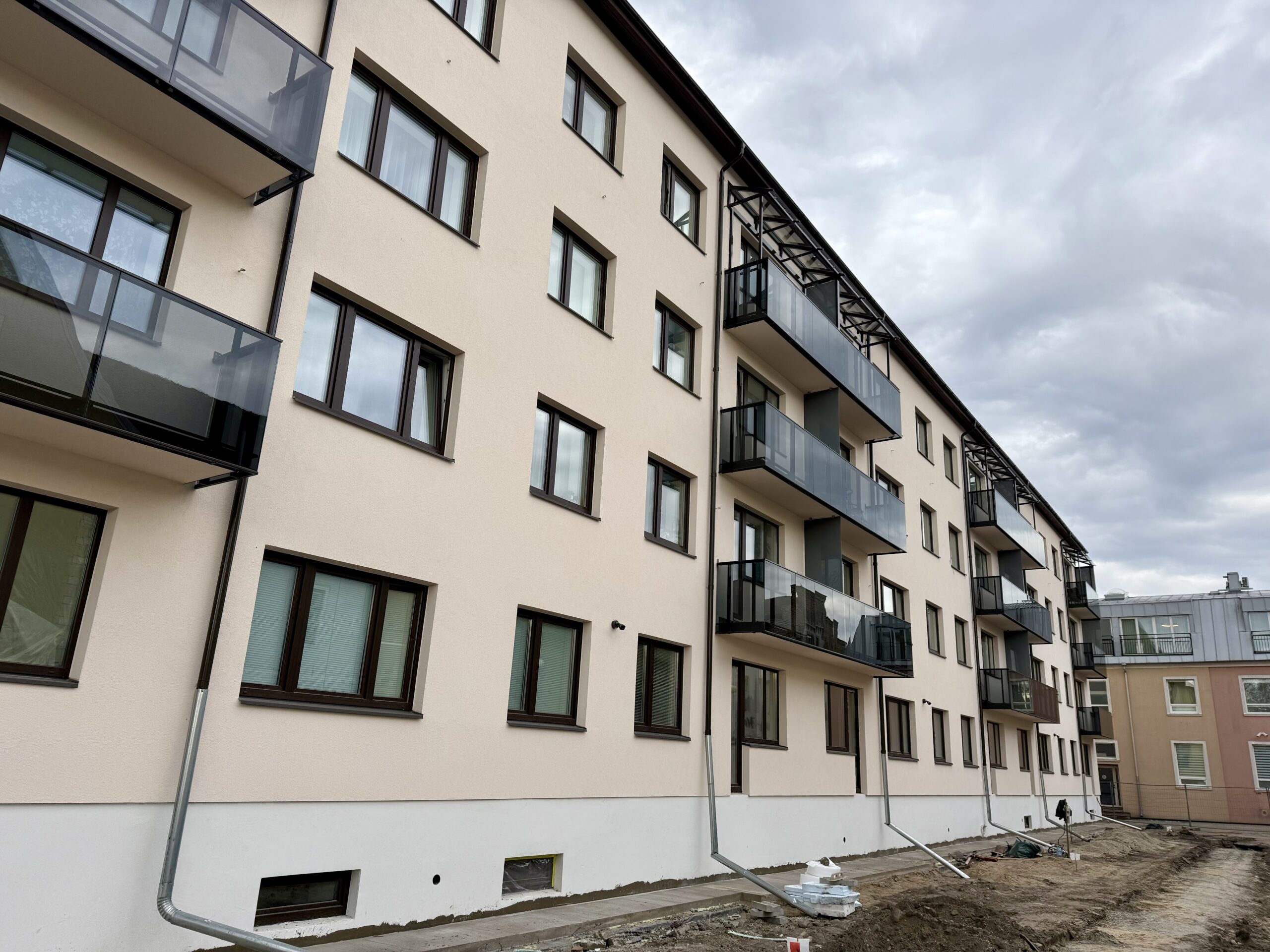 Rõdupiire alumiinim postidega, Pärnu